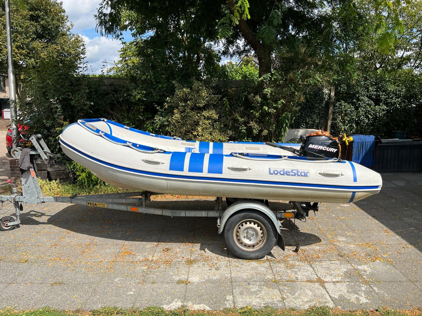 Lodestar rubberboot met Mercury 9.9 pk buitenboordmotor