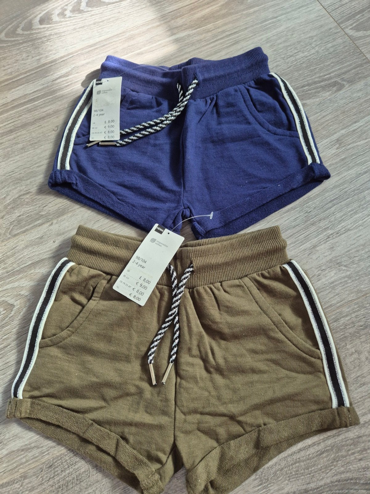 Hema korte broekjes 98/104 - 2 stuks, Broek, Jongen of Meisje, Nieuw, Ophalen of Verzenden