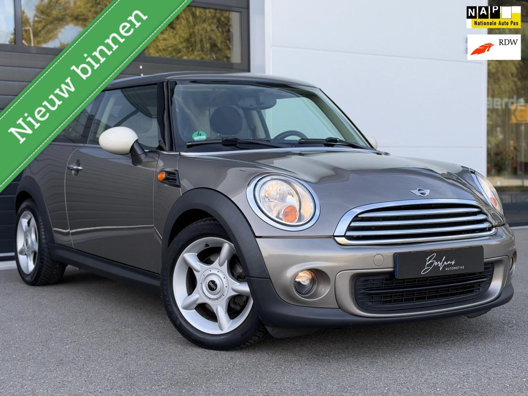 Mini 1.6 Cooper One Business Org NL|4seizoensbanden, Voorwielaandrijving, Euro 5, Stof, Zwart