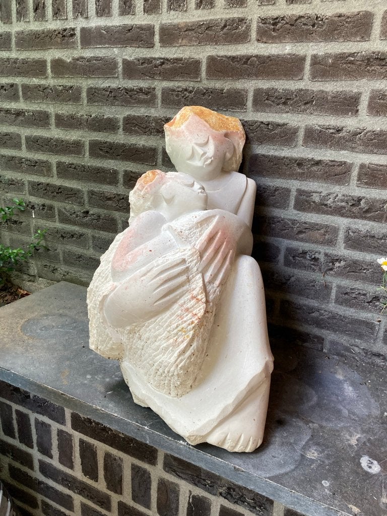 Beeldhouwwerk "Vrouw en Kind". door T. Manala., Antiek en Kunst, Ophalen, Gemerkt, 50 - 100 cm, Steen of Keramiek