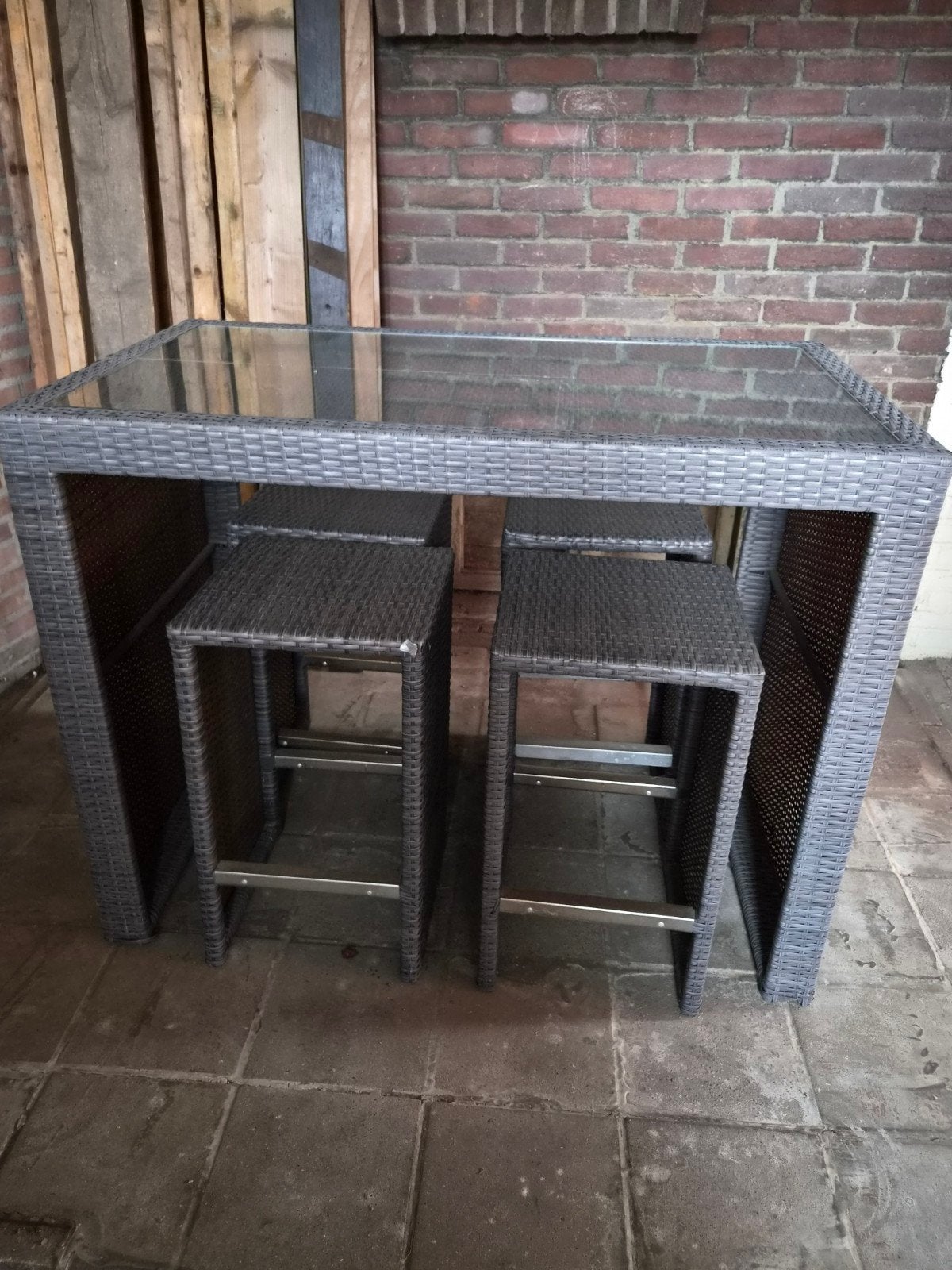 Barset met 4 krukken - Wicker en glas, Ophalen, Gebruikt, Inclusief barstoelen