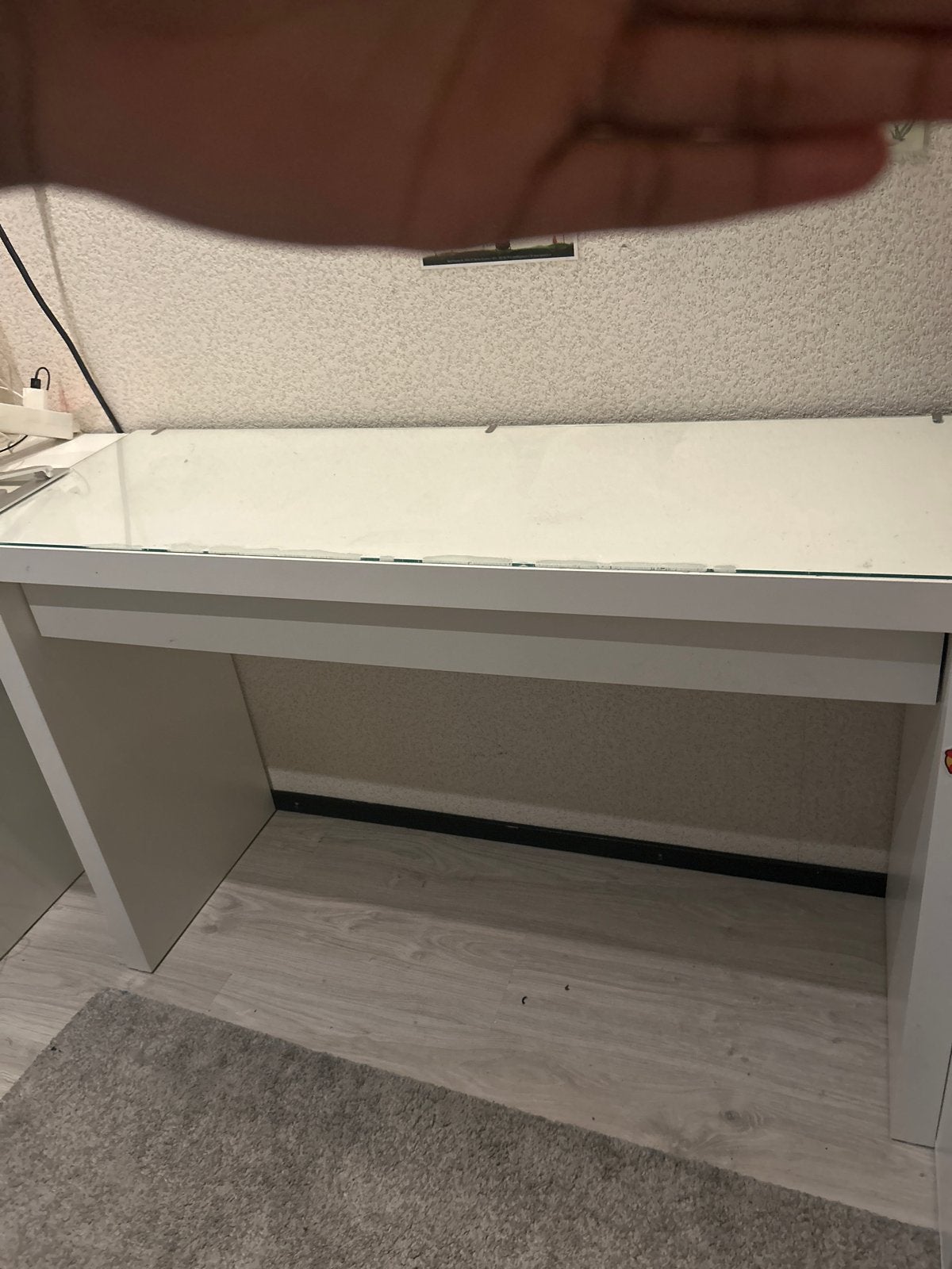 Mooi IKEA bureau met glazen blad, Huis en Inrichting, Ophalen, Gebruikt, IKEA, Wit
