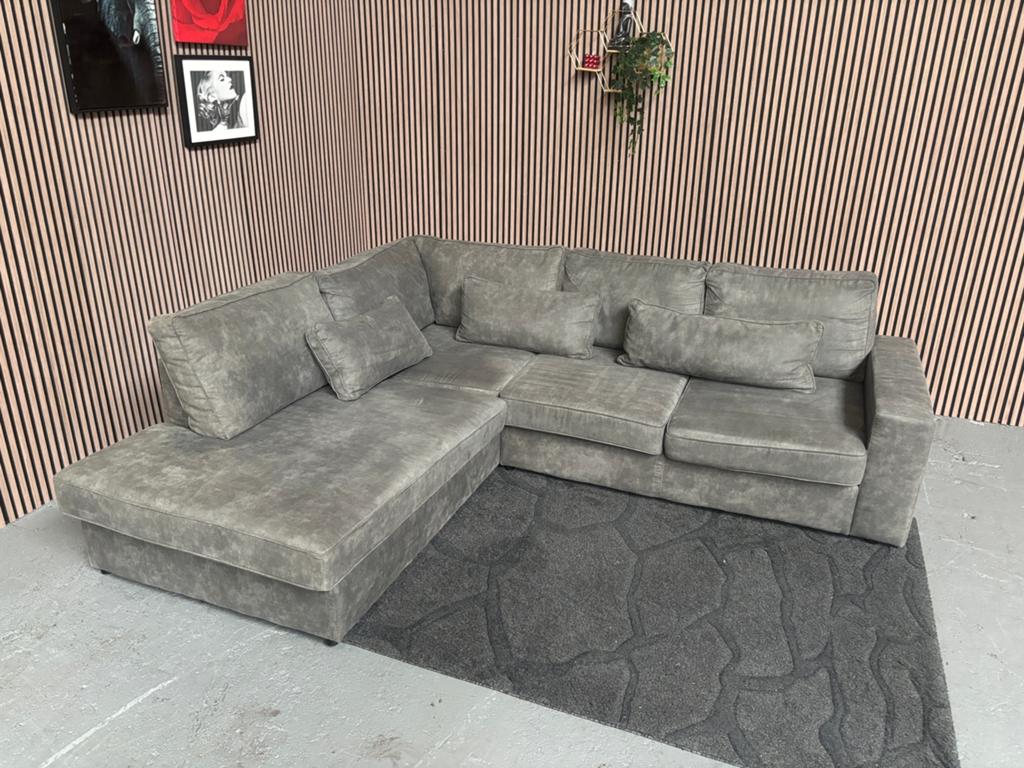 GRATIS LEVERING Hoekbank Donkergrijs 280x250 GEREINIGD, Huis en Inrichting, Banken | Bankstellen, 250 tot 300 cm, Hoekbank, Ophalen of Verzenden