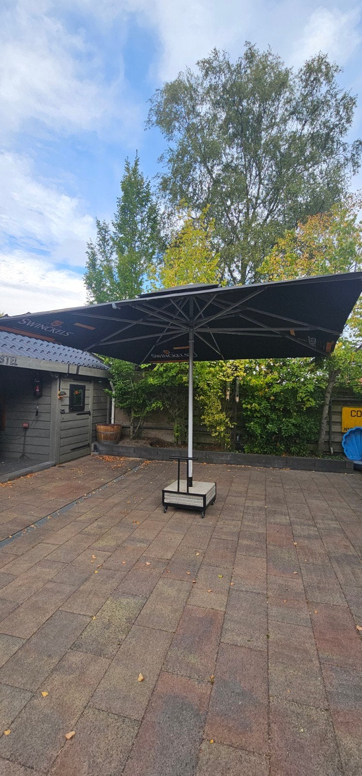 Grote zweefparasol met voet en hoes - Swinckels, Tuin en Terras, Parasols, Ophalen, Verstelbaar, 3 tot 4 meter, Zweefparasol