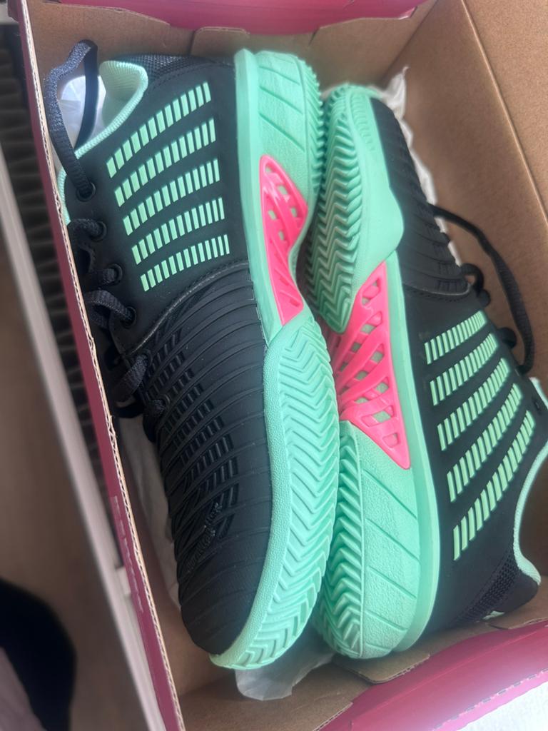Nieuwe k swiss dames schoenen 37,5, Zwart, Nieuw, Ophalen of Verzenden, Sneakers of Gympen