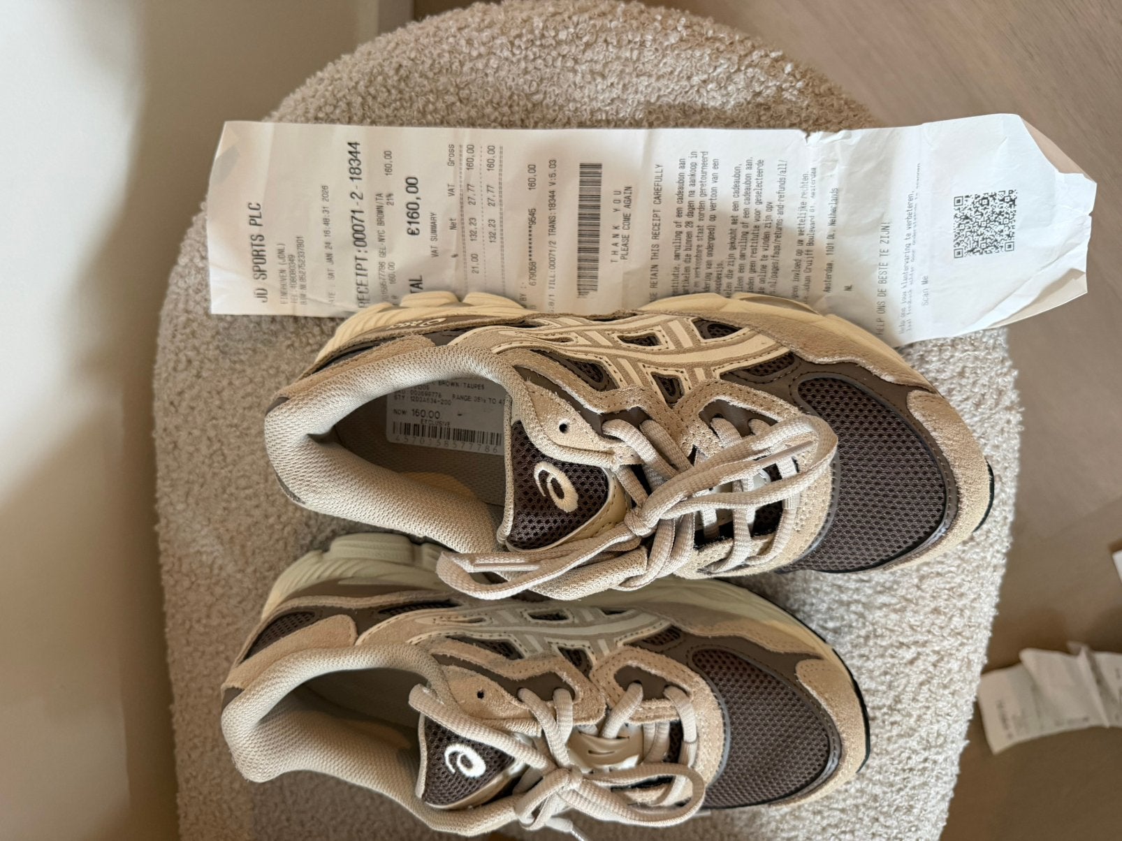 Assics schoenen nieuw, Beige, Nieuw, Ophalen of Verzenden, Sneakers of Gympen