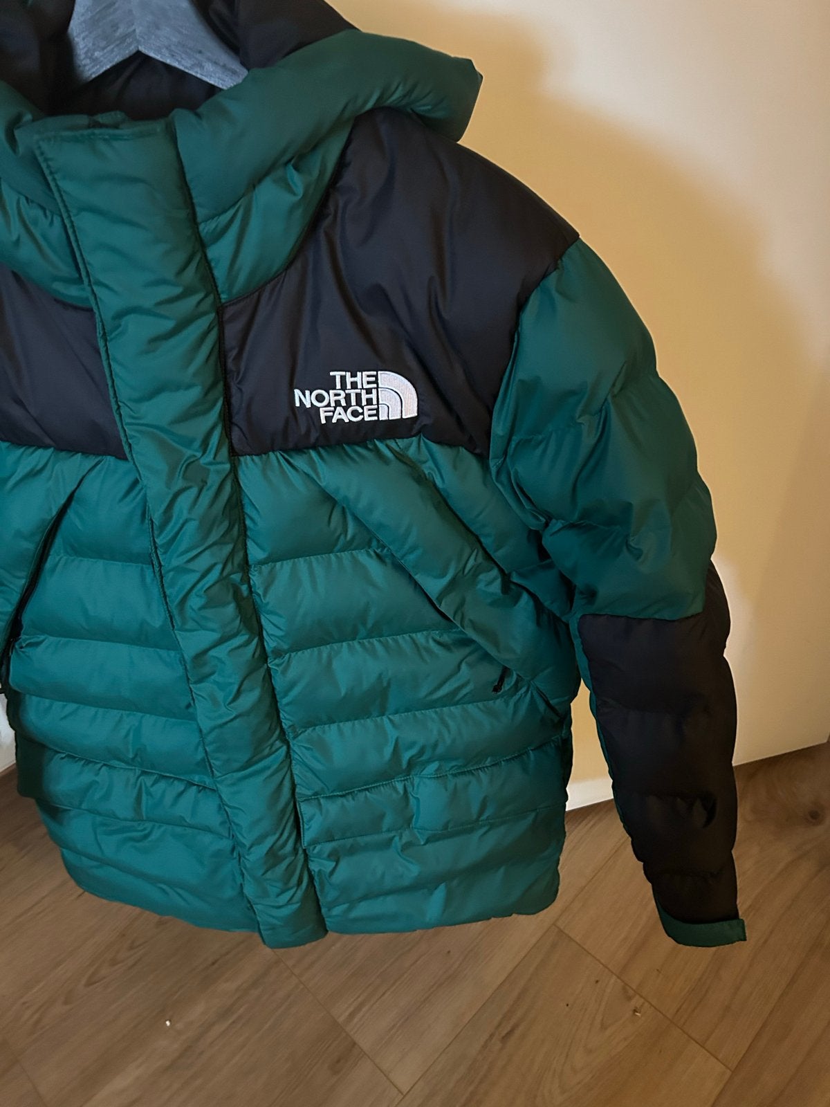 The North Face Limbara Insulated Parka - Groen/Zwart, Ophalen, Gedragen, Maat 38/40 (M), Groen