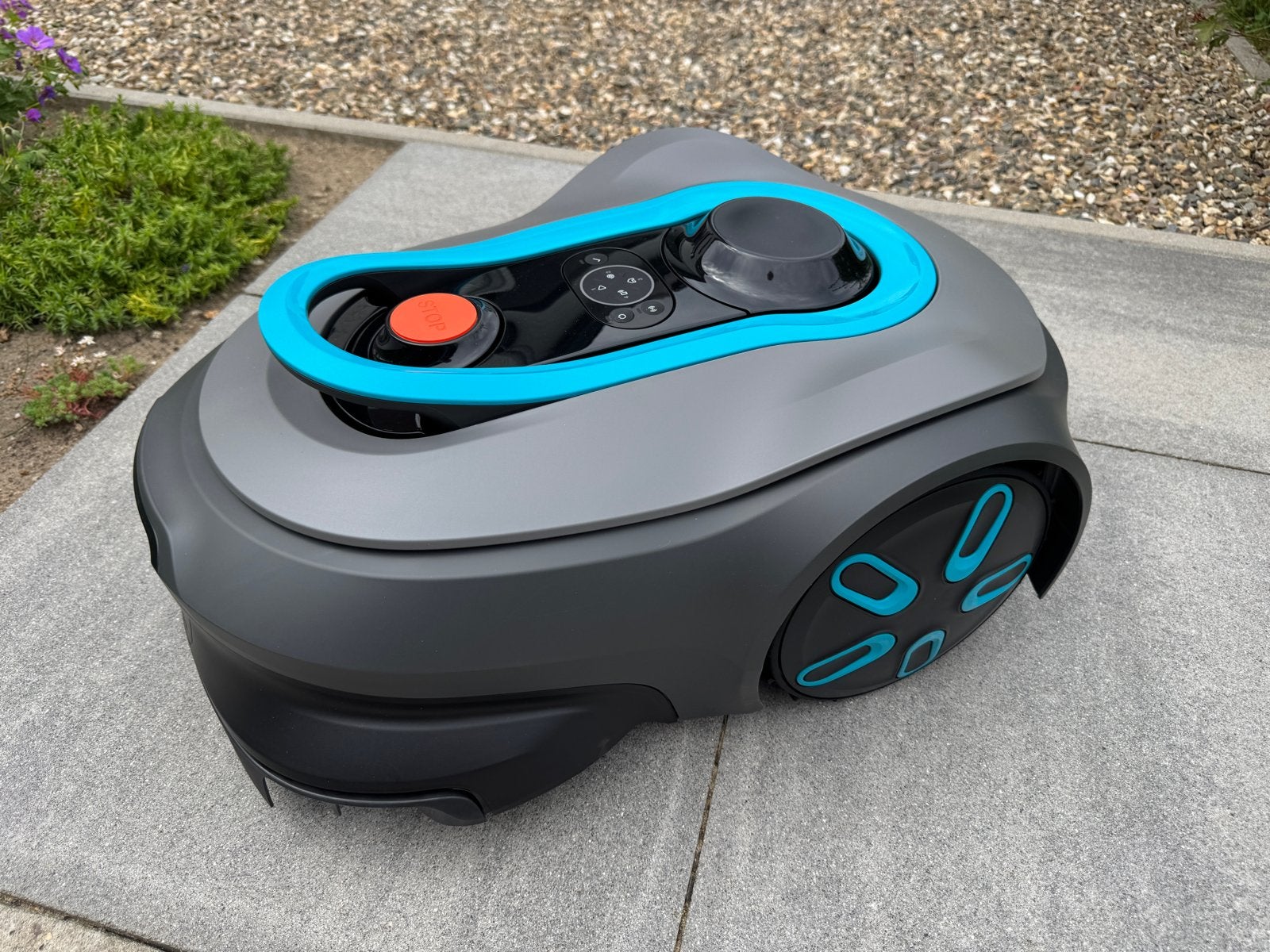 NIEUWE in doos Gardena Smart SILENO free 600 m² Robotmaaier, Ophalen, Nieuw, 20 tot 25 cm, Met regensensor