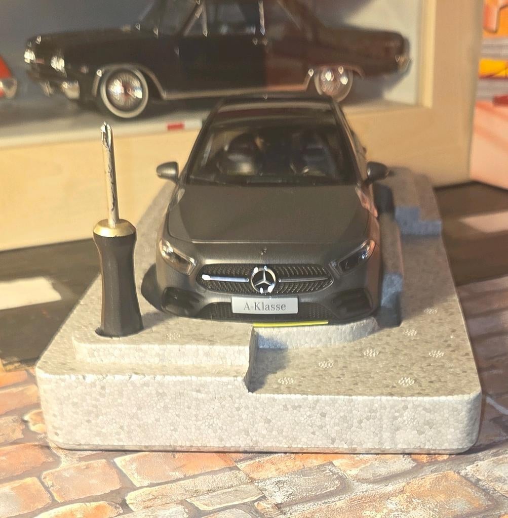 Mercedes-Benz A-Klasse (W177) 1/18 Norev

Nieuw, Hobby en Vrije tijd, Modelauto's | 1:18, Ophalen of Verzenden, Nieuw, Auto, Norev