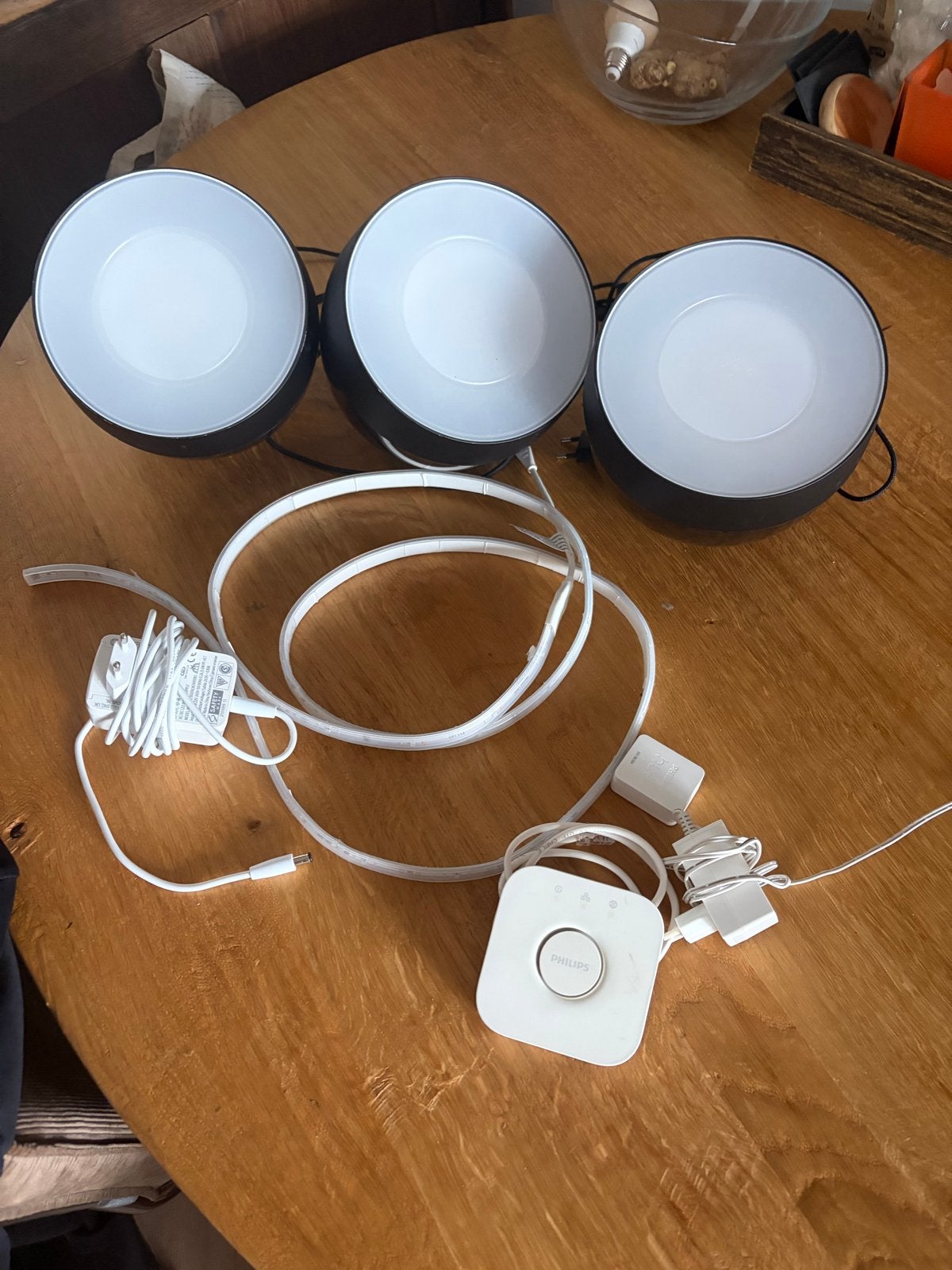 Philips Hue: 3x Iris, 1x Lightstrip plus, 1x bridge, Ophalen of Verzenden, Gebruikt