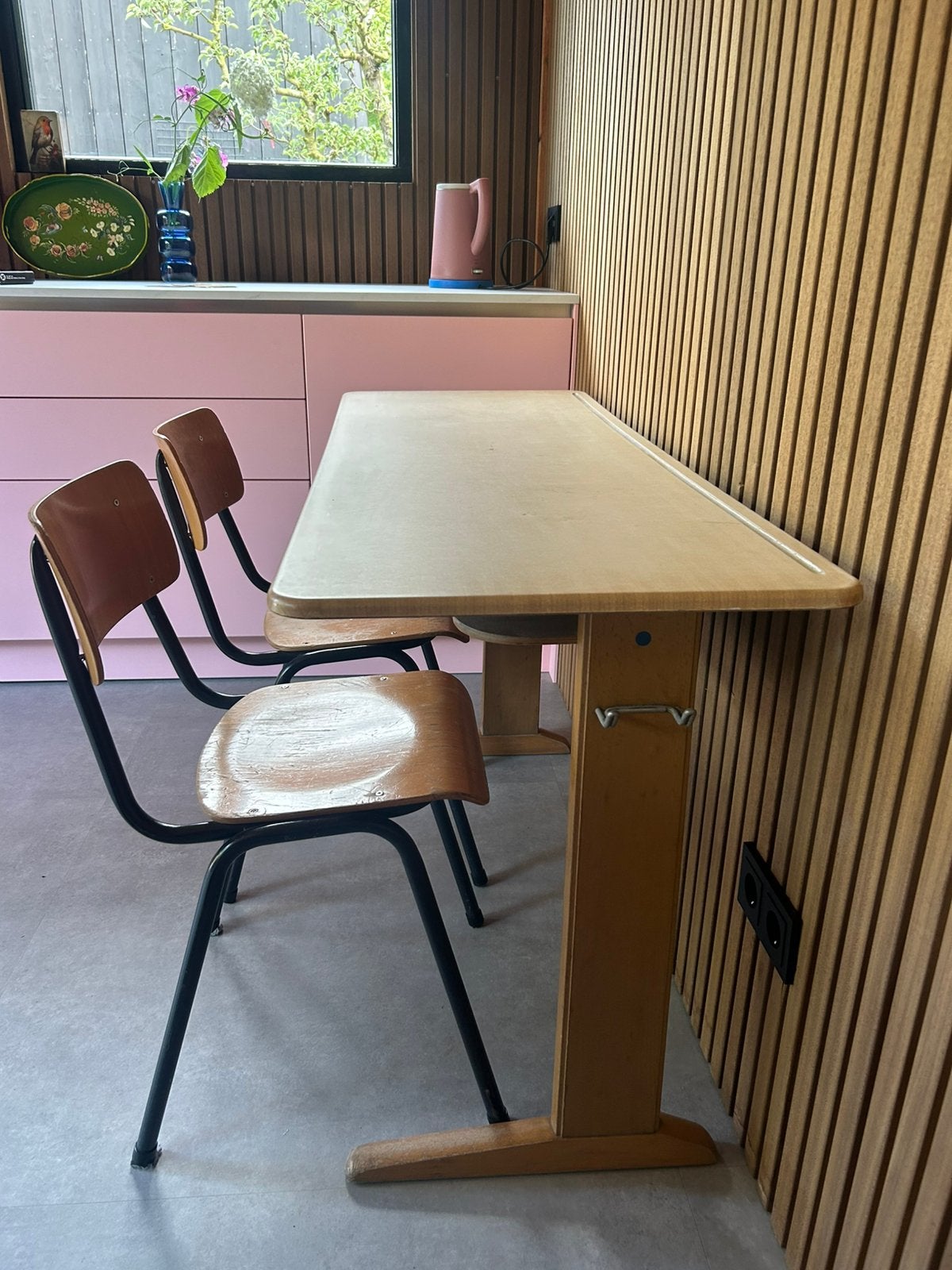 Bureau met twee stoelen kinderkamer, Ophalen, Gebruikt