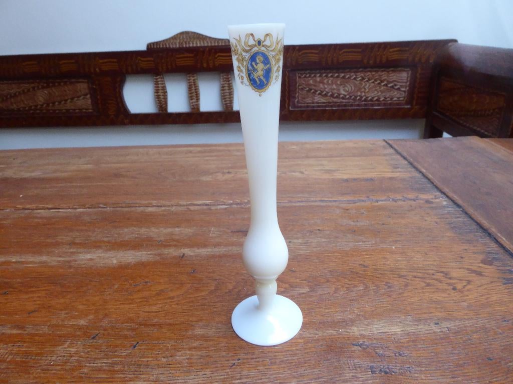 Vintage opaline vaasje in wit, 22 cm., Antiek en Kunst, Ophalen of Verzenden