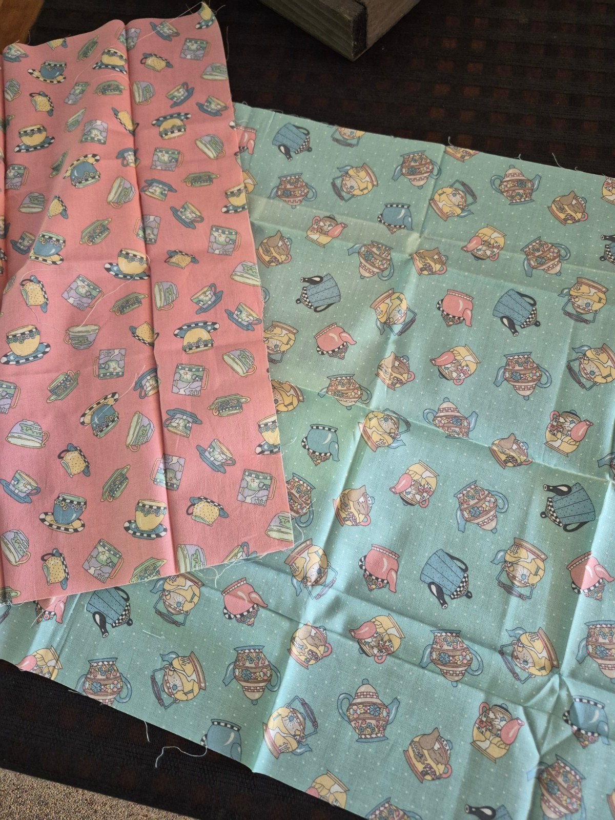 Leuke stof met printjes van theekopjes en theepotjes., Ophalen, Nieuw, Katoen