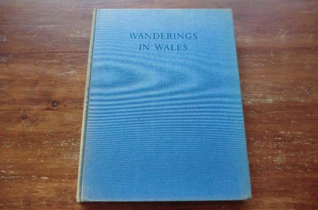 boek - Wandering in Wales - by W.A. Poucher - 1949, Europa, Ophalen of Verzenden, Reisgids of -boek, Gelezen