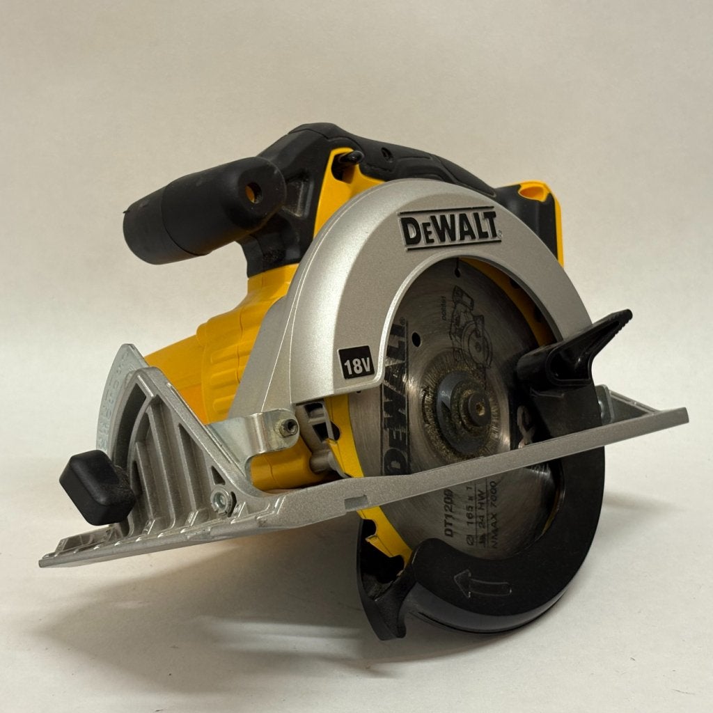 DeWalt DCS391NT Accu Cirkelzaag (Body), Dewalt, Zo goed als nieuw, Support@dewalt.com, 701 E. Joppa Road
Towson, MD 21286
USA