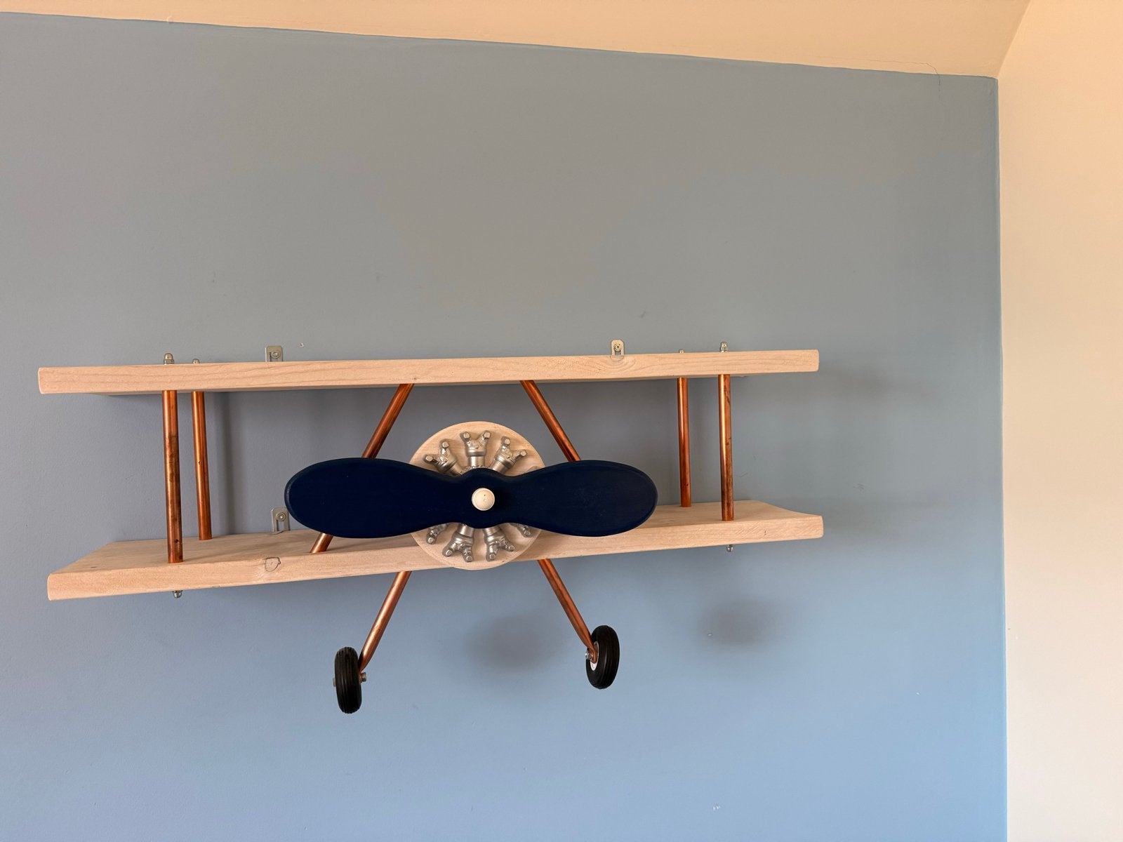 Vliegtuig wandplank - Handgemaakt houten kinderplankje, Huis en Inrichting, Woonaccessoires | Wandplanken en Boekenplanken, Ophalen of Verzenden