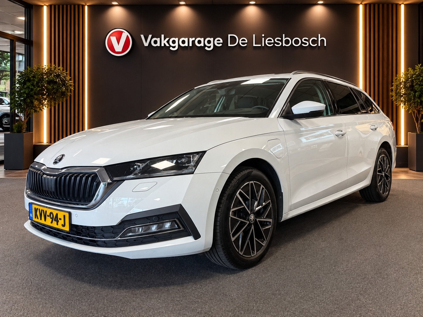 Skoda Octavia Combi 1.4 TSI iV PHEV Sportline Business/pano/, Auto's, Stof, Gebruikt, 4 cilinders, Wit