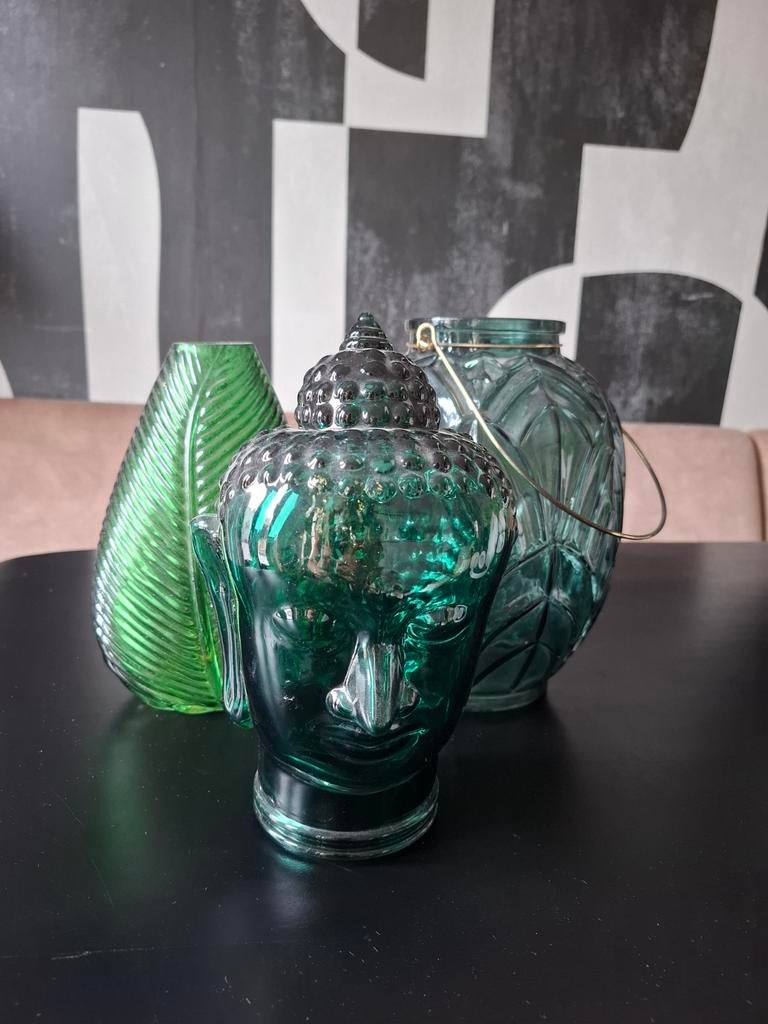 Groene glazen vazen en Boeddha hoofd, Ophalen