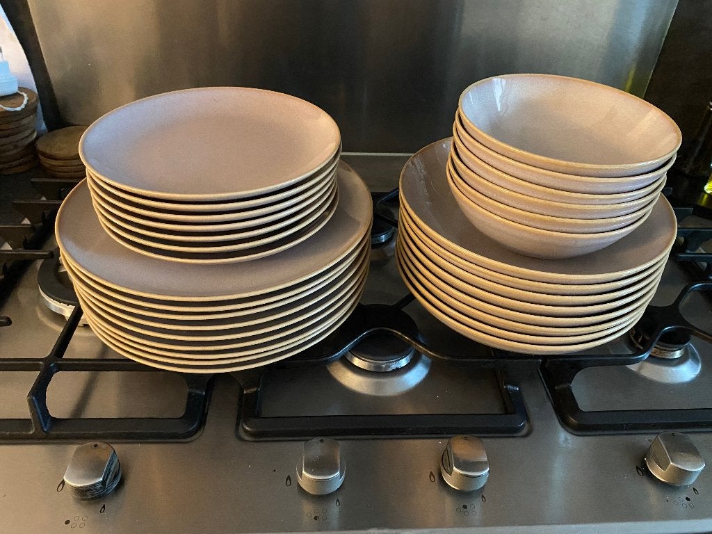 Servies in oud roze TE KOOP tegen elk aannemelijk bod, Huis en Inrichting, Ophalen, IKEA, Zo goed als nieuw, Overige stijlen