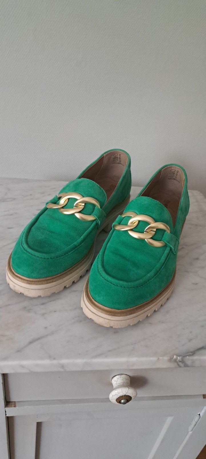 Heel erg weinig gedragen suede groene instappers mt 39, Ophalen of Verzenden, Zo goed als nieuw, Groen, Instappers