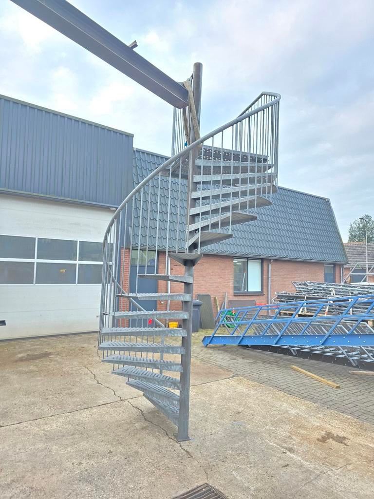 Stalen wenteltrap gegalv. Hoog 3,45 mtr. Nor031, Ophalen, 2 tot 4 meter