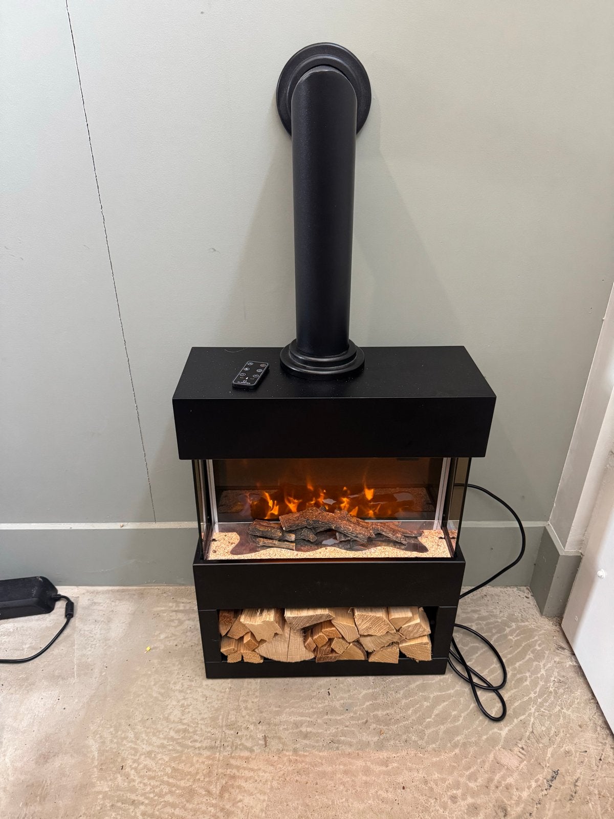 Elektrische haard met houtopslag en afstandsbediening, Huis en Inrichting, Ophalen, Zo goed als nieuw, Vrijstaande haard, Elektrische haard