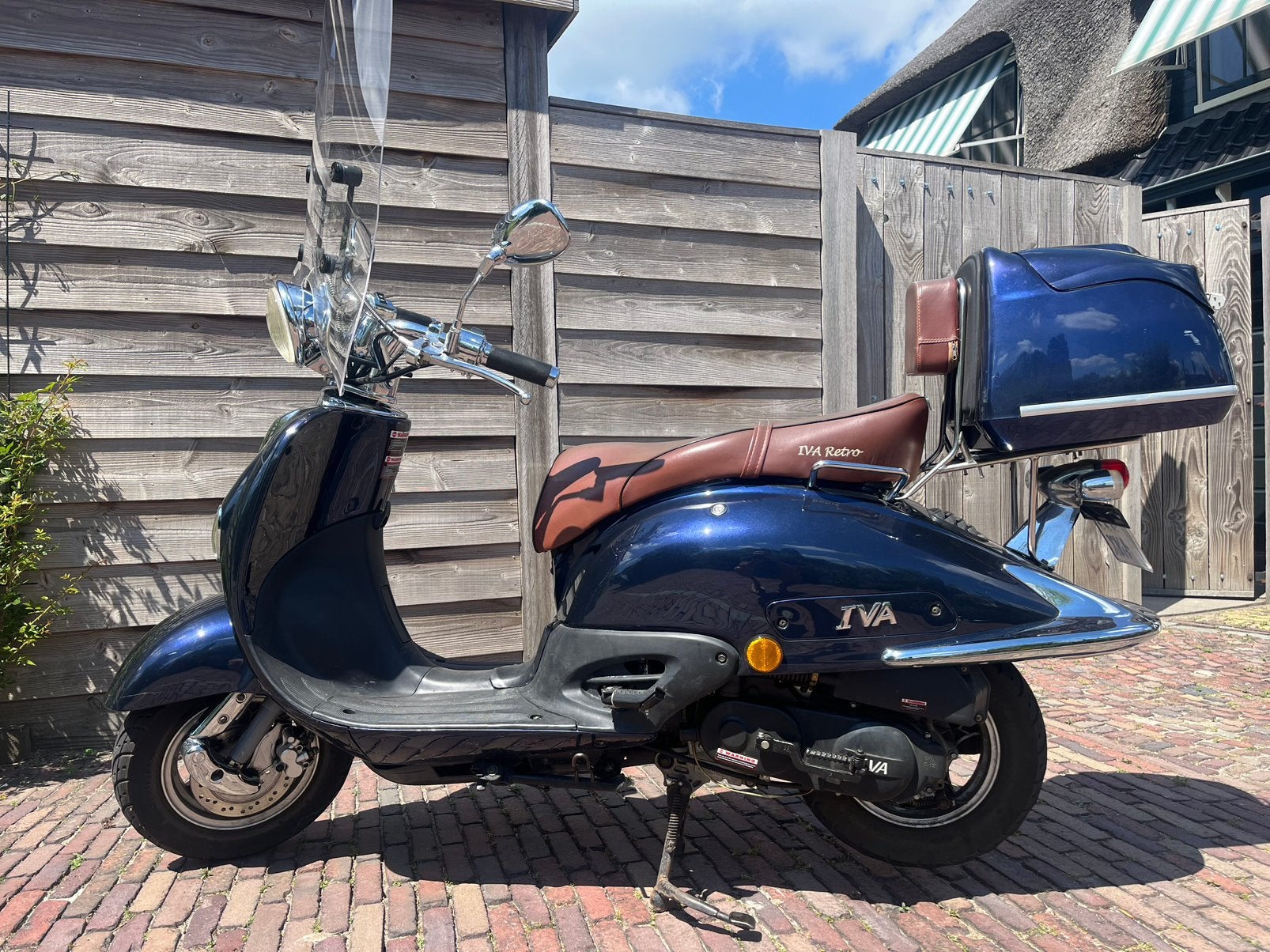 IVA scooter, leuke retro met koffertje, starten en lopen, Fietsen en Brommers, Scooters | Overige merken, Ophalen, Gebruikt, Benzine