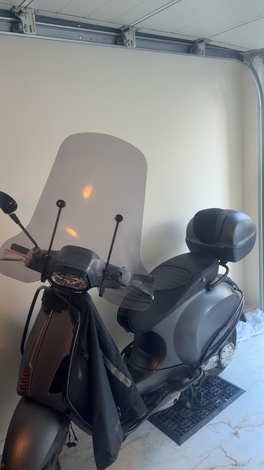 Vespa Sprint 2018 met topkoffer - Recent onderhoud, Fietsen en Brommers, Ophalen of Verzenden, Gebruikt, Benzine, Overige modellen