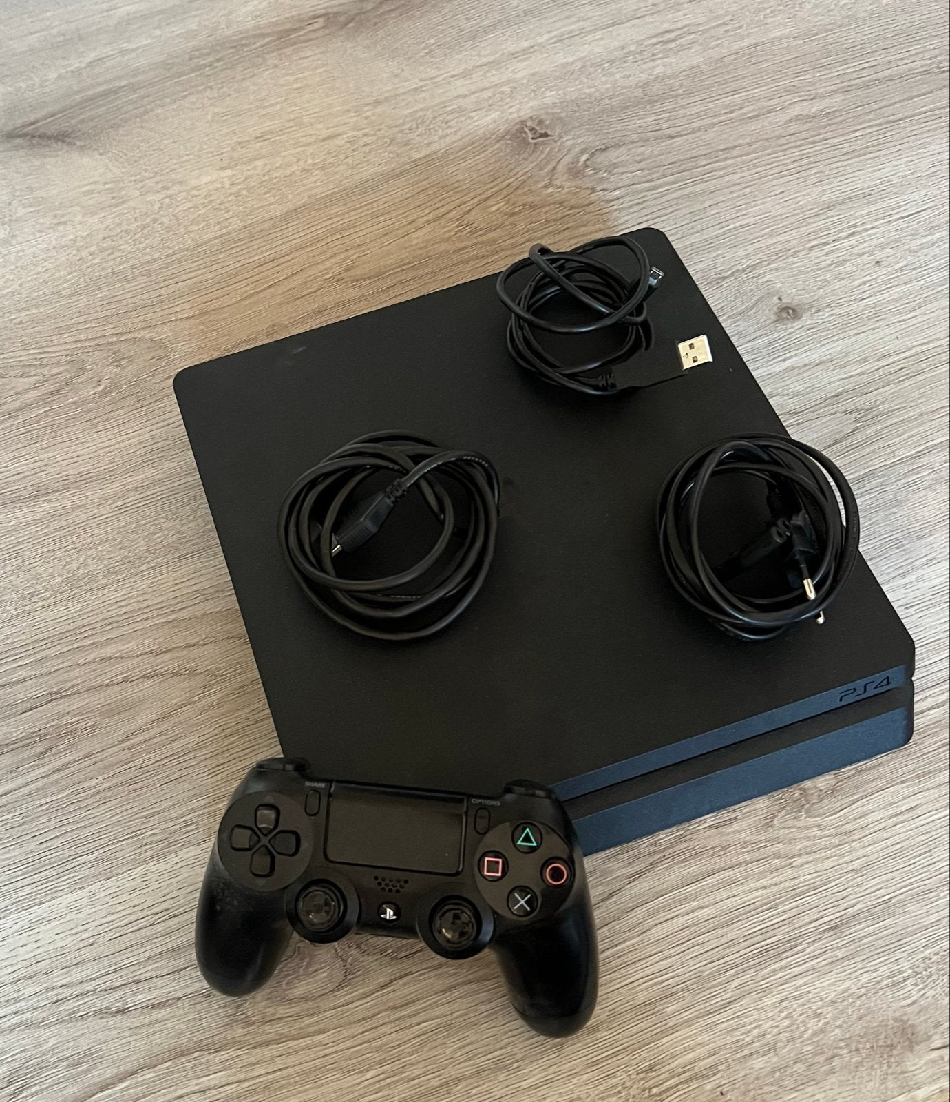 PS4 Slim 500 GB met controller en kabels, Ophalen, 500 GB, Zo goed als nieuw, Met 1 controller