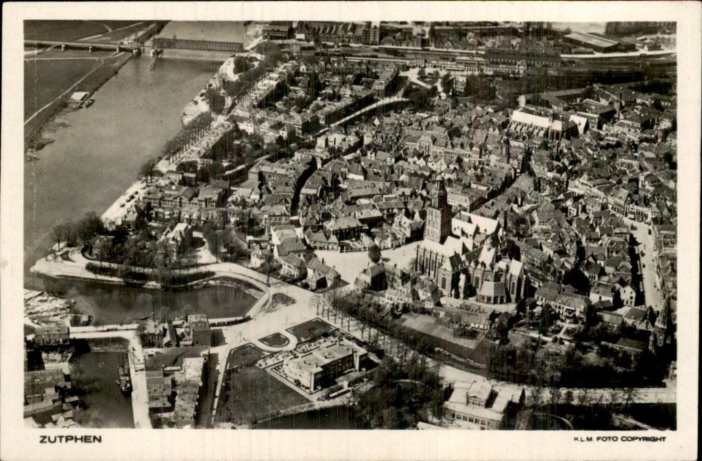 Zutphen - Luchtfoto - Stadscentrum, Verzamelen, Ansichtkaarten | Nederland, Ongelopen, Gelderland, 1940 tot 1960, Ophalen of Verzenden