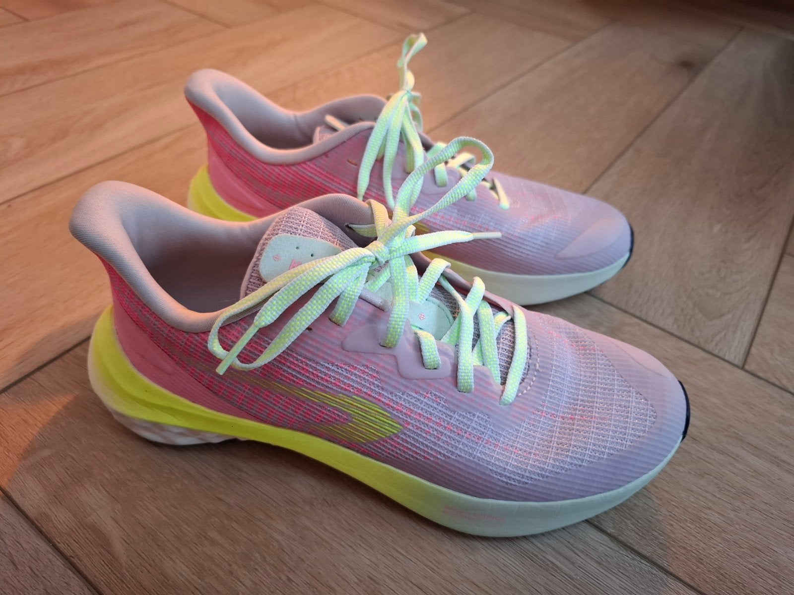 Kiprun Fast JR hardloopschoenen - Roze/Geel - Maat 38, Sport en Fitness, Loopsport en Atletiek, Ophalen of Verzenden, Zo goed als nieuw