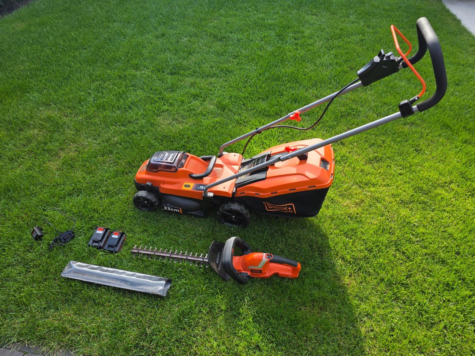 Black+Decker 2x18V Accu Grasmaaier & Heggenschaar Set, Ophalen, Cirkelmaaier, Gebruikt, Accu-grasmaaier
