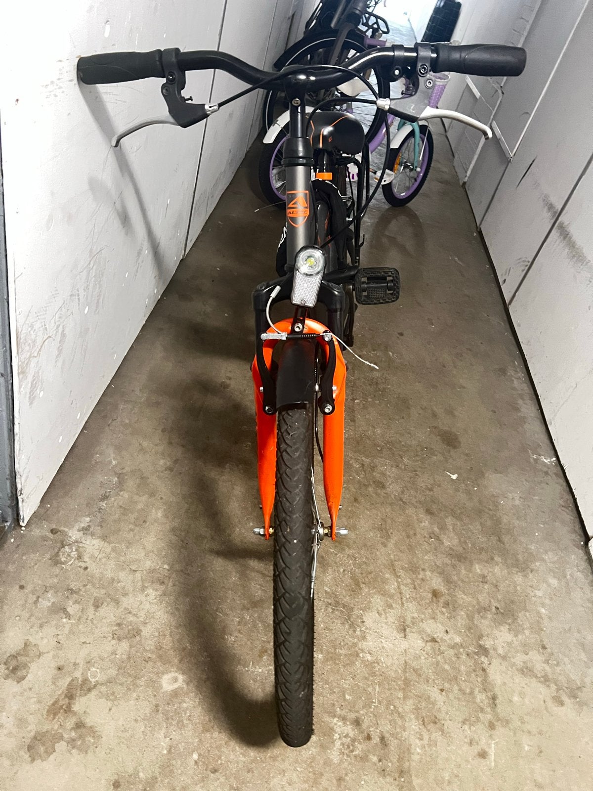 Altec Hero Kinderfiets - Zwart/Oranje, Fietsen en Brommers, Fietsen | Heren | Herenfietsen, Overige merken, Gebruikt, Velgrem