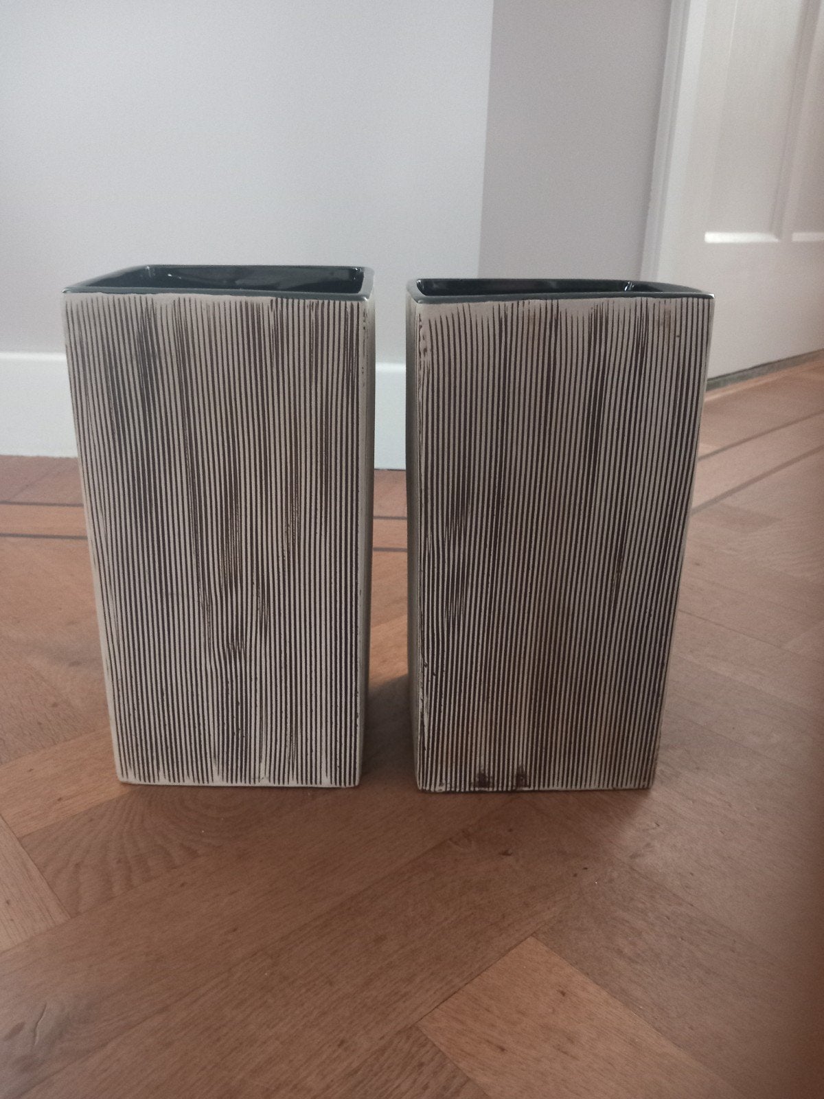 Set van 2 bloempotten, zwart/beige, Tuin en Terras, Vierkant, Binnen, Ophalen of Verzenden, Zo goed als nieuw