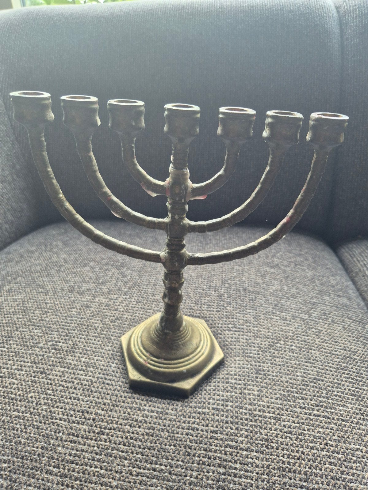 Antieke 7-armige bronzen Chanoeka Menora uit Israël, Ophalen of Verzenden, Koper of Brons