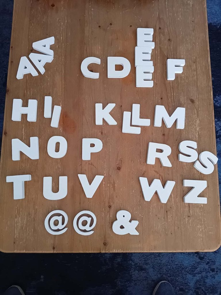 Dertig witte letters ong 6cm hoog, Ophalen of Verzenden, Zo goed als nieuw