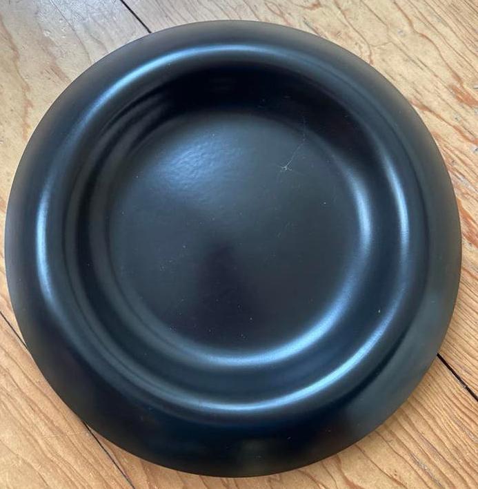 Zwarte schaal Marcel Wanders Makkum Linea 28 cm, Ophalen, Gebruikt, Porselein of Keramiek, Schaal