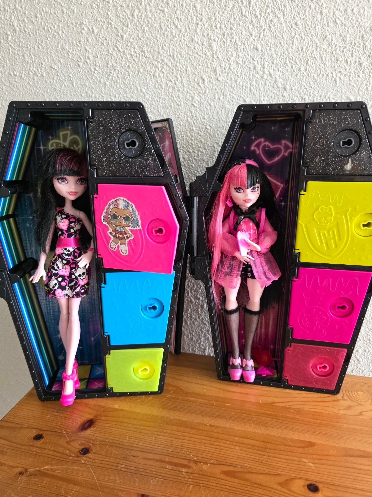 2 Draculaura Monster High poppen met kluisjes, Ophalen of Verzenden, Zo goed als nieuw, Overige typen