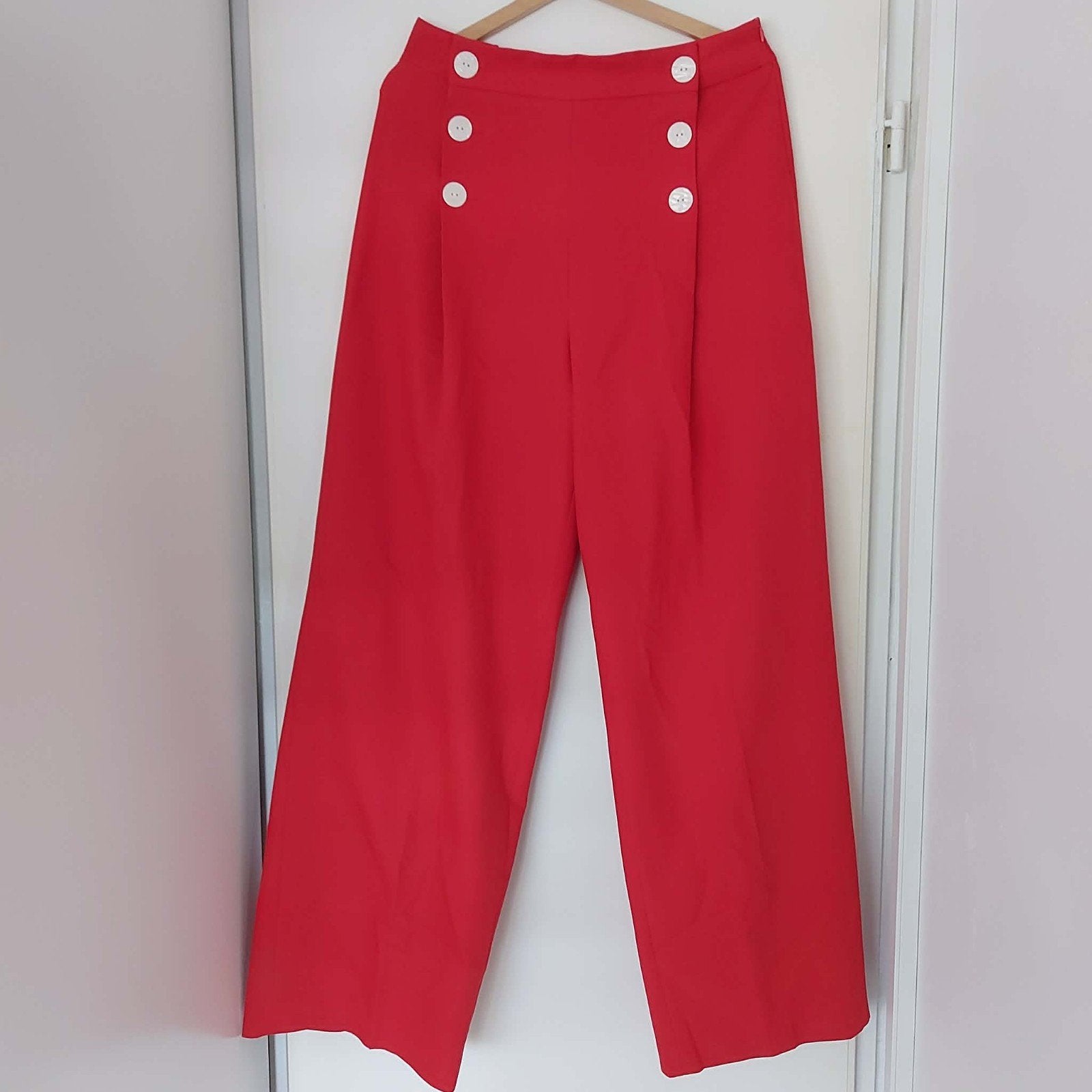 Zara rode palazzo broek met witte knopen - Maat L, Kleding | Dames, Zara, Maat 42/44 (L), Nieuw, Ophalen of Verzenden