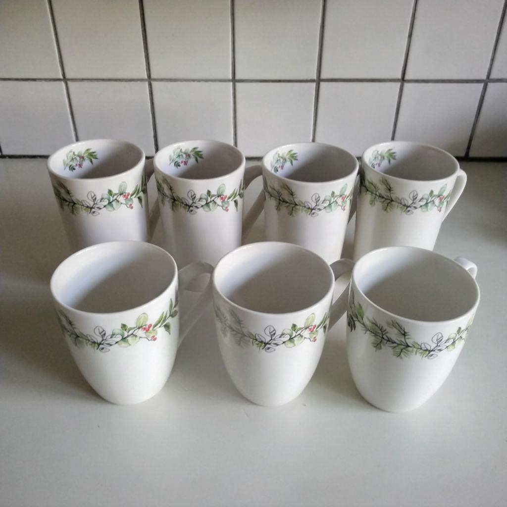 7 mokken met hulst en bessen, Ophalen of Verzenden, Overige stijlen, Kop(pen) en/of Schotel(s)
