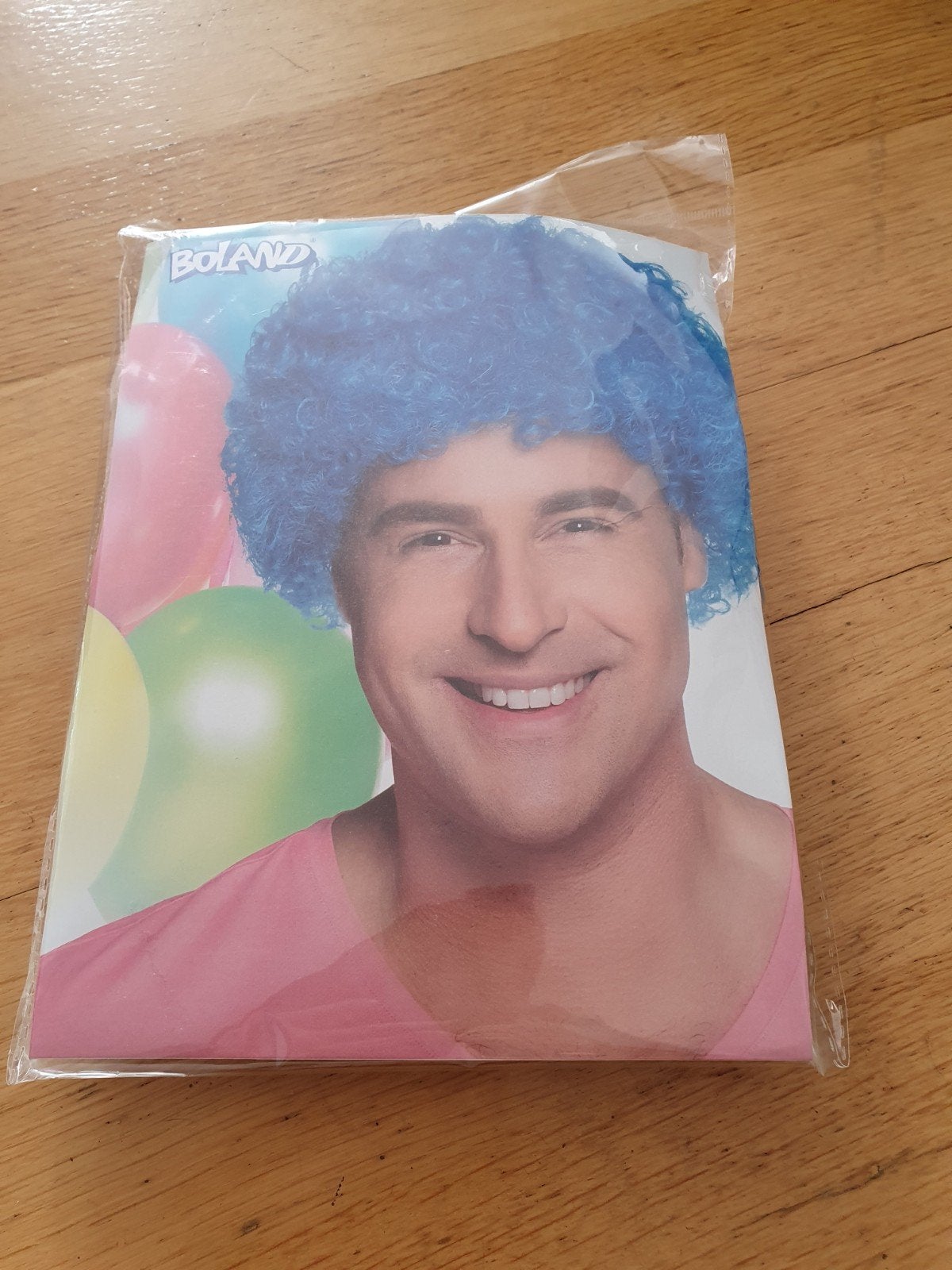 Nieuwe blauwe krullen pruik - nooit geopend, Ophalen of Verzenden