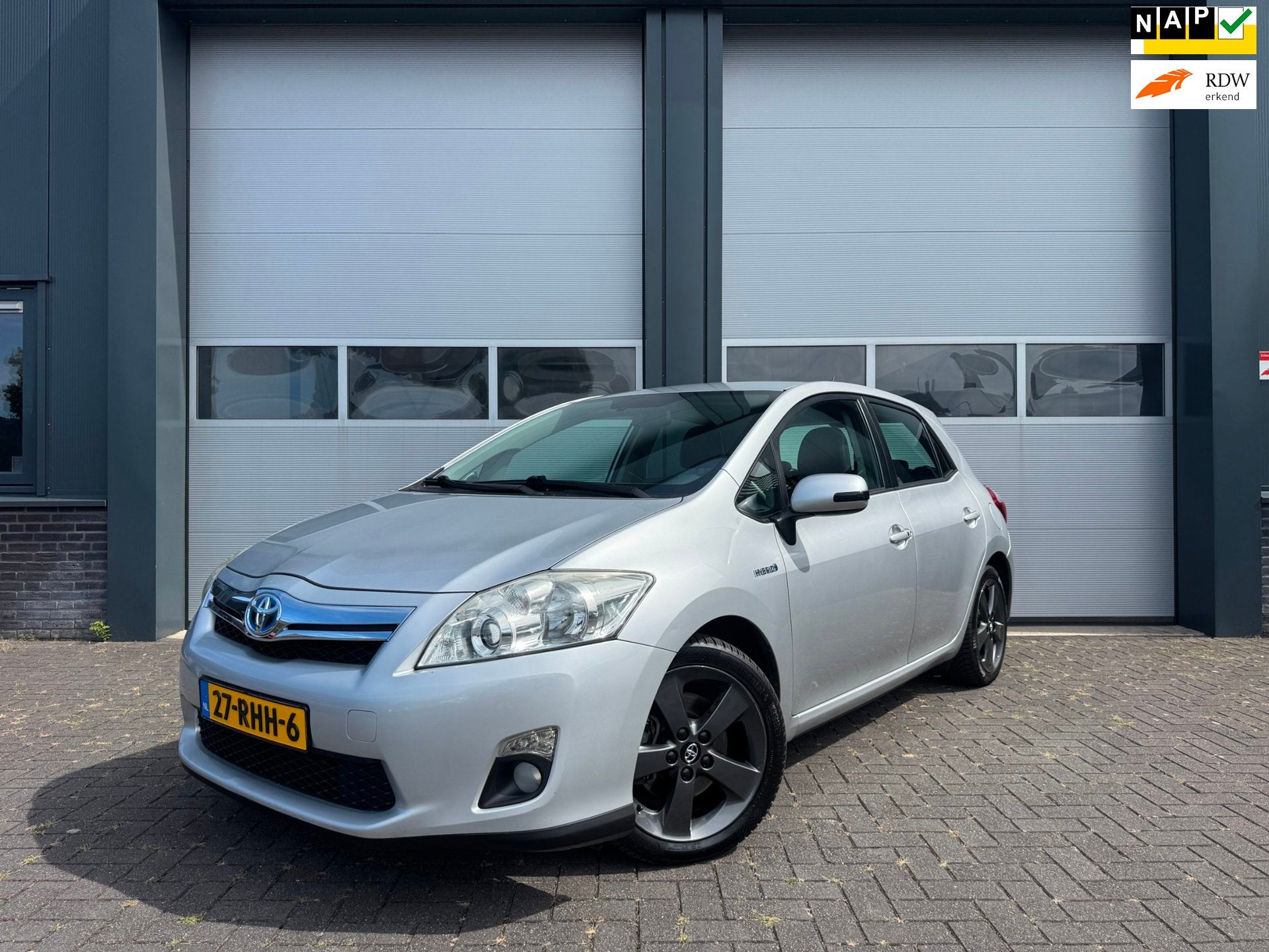 Toyota Auris 1.8 Full Hybrid Executive Half-leer Navi Camera, Euro 5, Gebruikt, Parkeersensor, 4 cilinders
