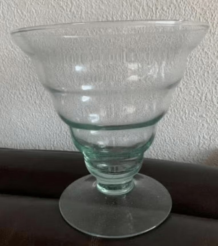 Glazen vaas, bokaal met platte voet; 'geribbeld' glas, Ophalen of Verzenden, Zo goed als nieuw, Glas