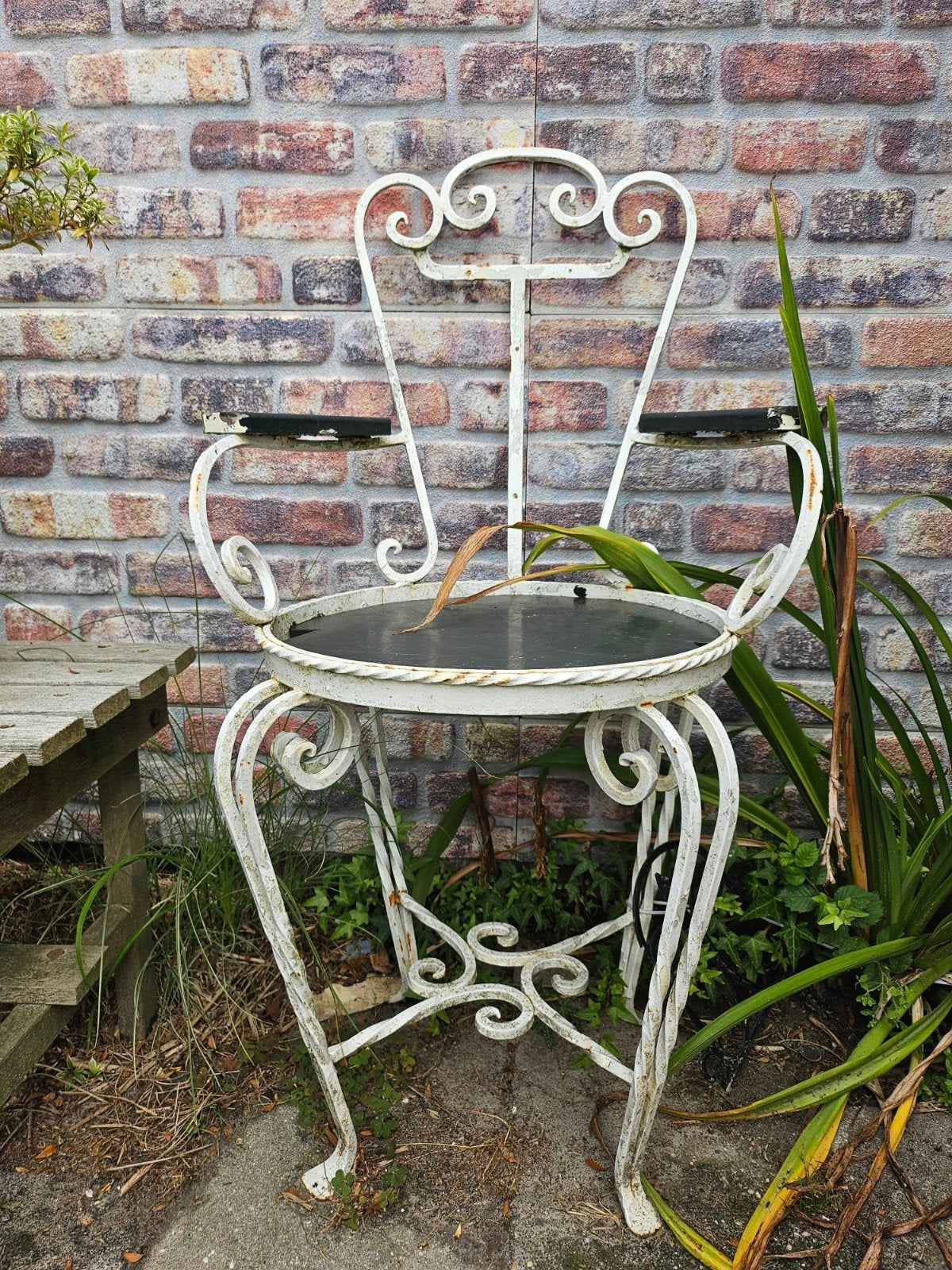 Vintage metal tuintafel met stoel - Brocante set, Ophalen of Verzenden, Gebruikt, Rond, Metaal