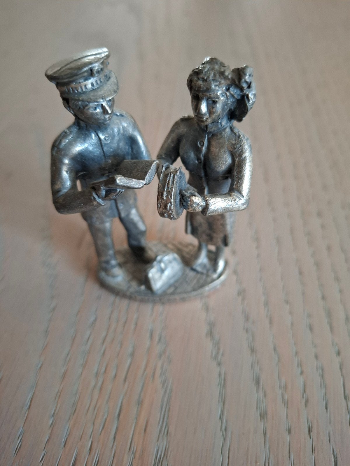 Vintage Tinnen Beeldje 'Met Hart en Hand 1987', Ophalen of Verzenden, Zo goed als nieuw, Mens