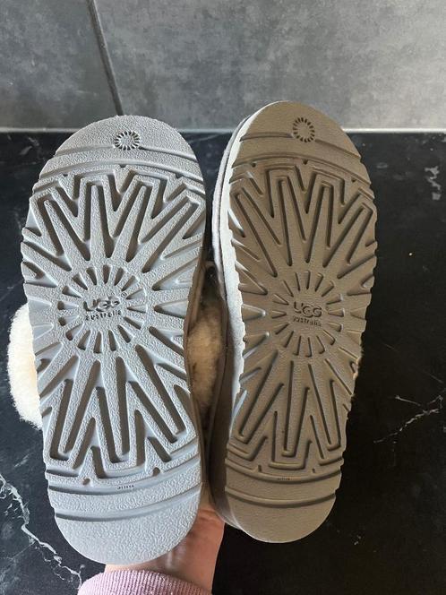Uggs pantoffels origineel echt mooi maat 35, Meisje, Overige typen, Ophalen of Verzenden, Zo goed als nieuw