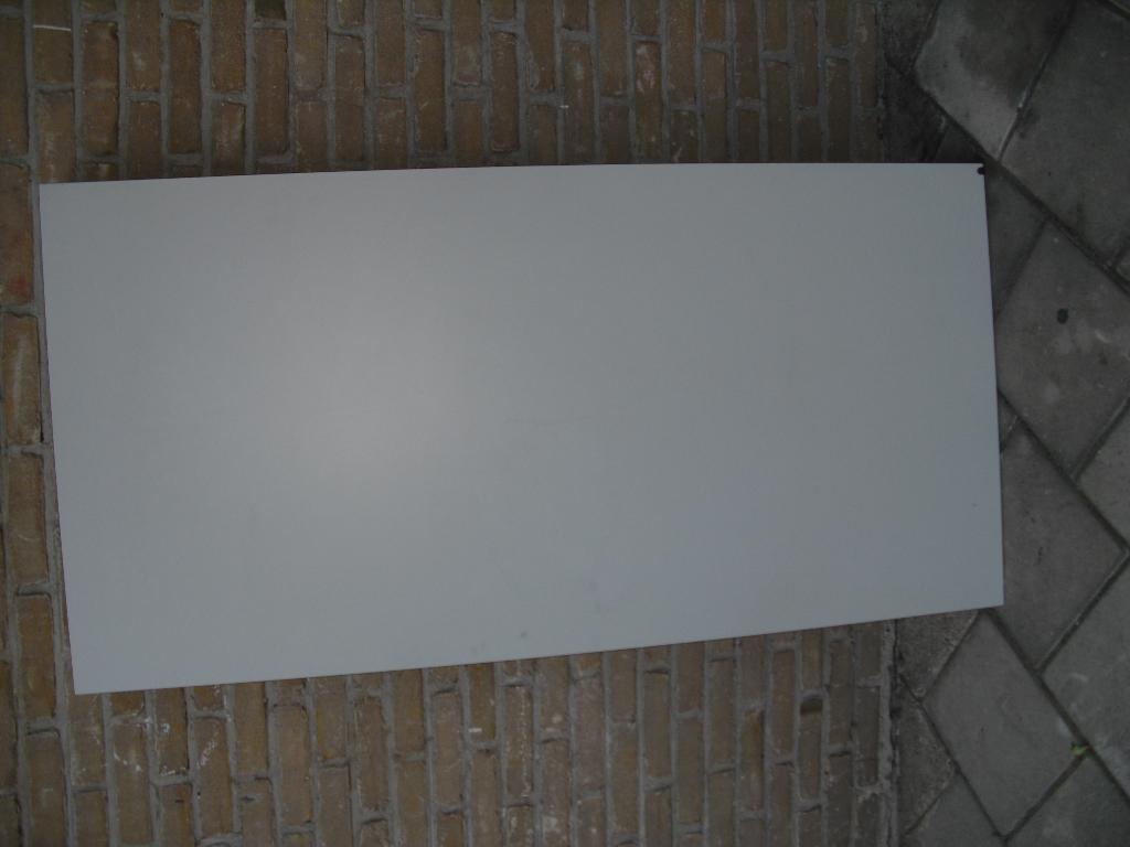 TE KOOP MOOIE BUREAU TAFEL, Ophalen, Zo goed als nieuw