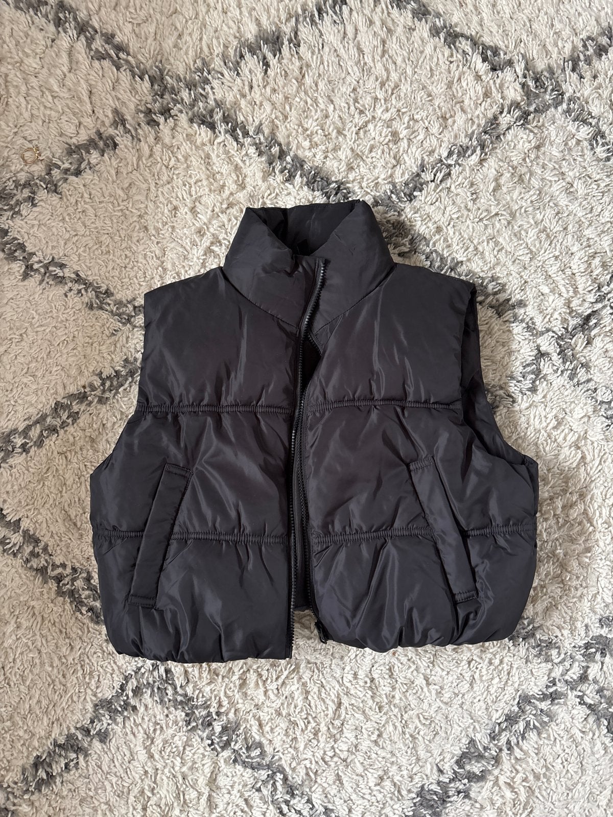 Bodywarmer H&M - Zwart - Nooit gedragen - 100% polyester, Ophalen of Verzenden, Nieuw, Maat 36 (S), Zwart