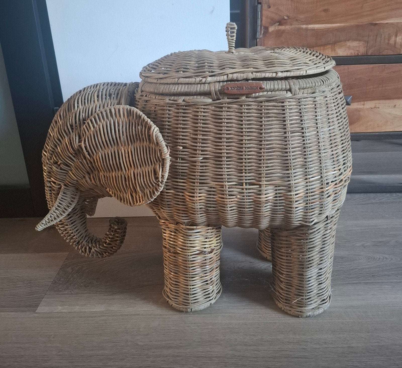 Riviera Maison Rustic Rattan Elephant Basket Deco, mand, Ophalen, Met deksel, Gebruikt, Mand