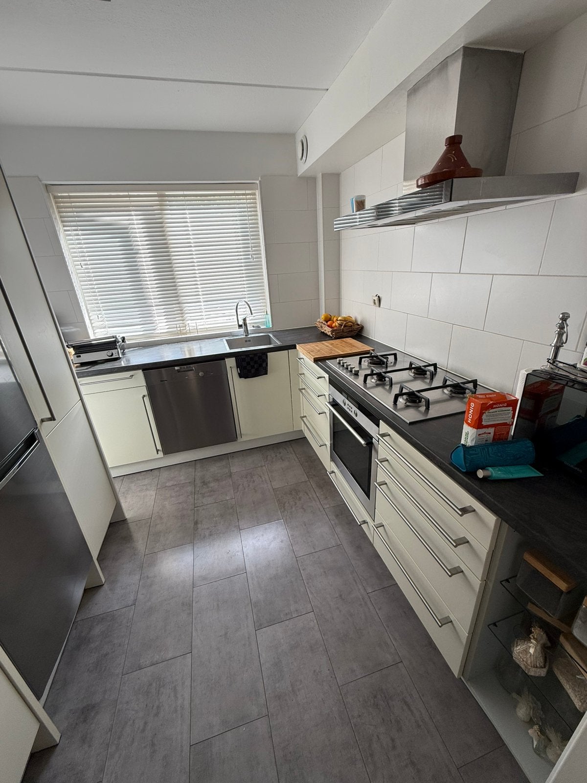 Complete keuken te koop – inclusief inbouwapparatuur, Ophalen, Zo goed als nieuw, Wit